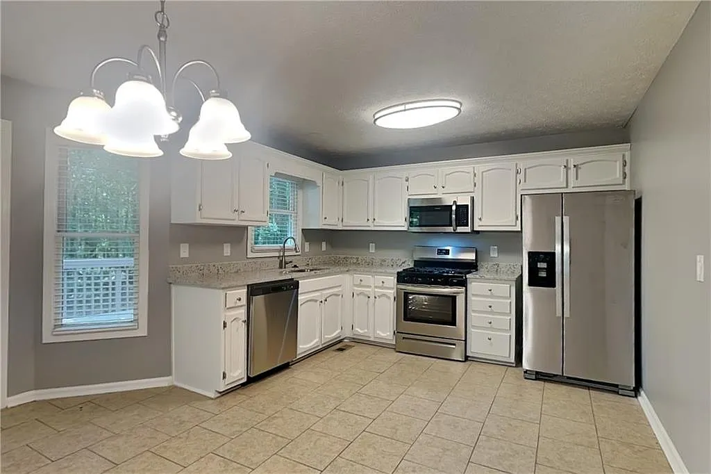 4 bed, 2.5 bath, 1746 sqft, $1,925 — Photo 4