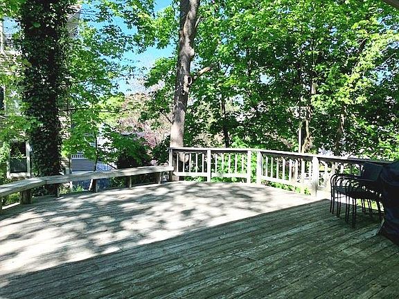 Picturesque Nature Setting on Private Huge Wrap-Around Deck