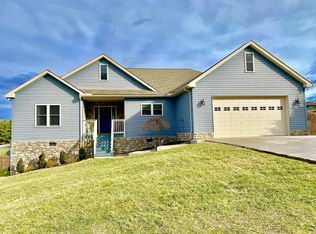 152 Ridge Point Cir, Daniels, WV 25832