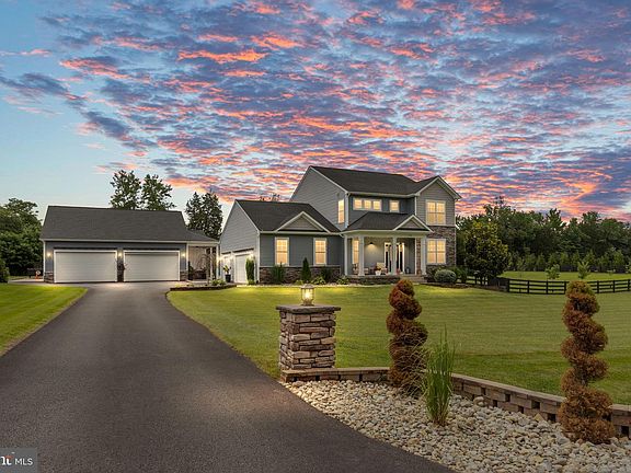 2nd image of 215 Saddle Ridge Ln