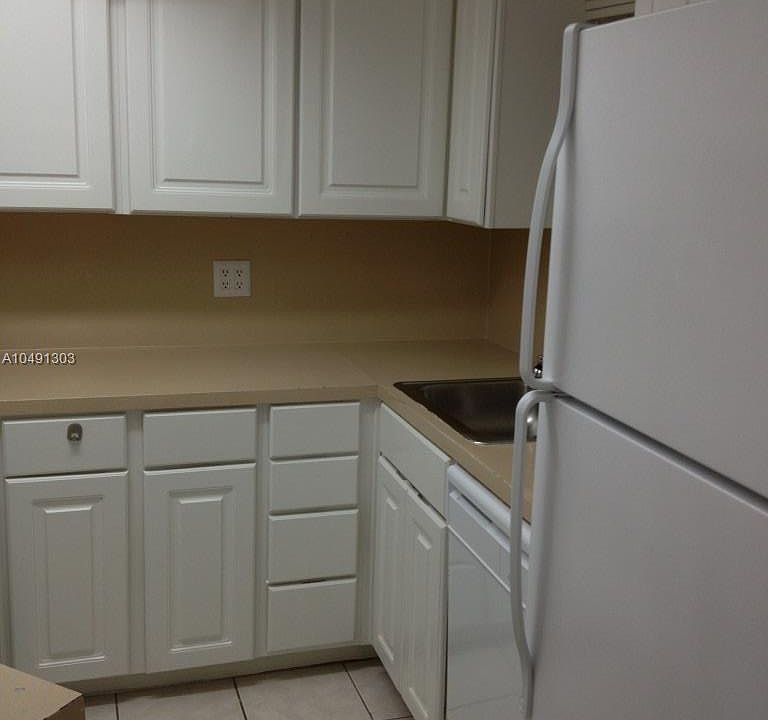 1st image of 8215 Lake Dr #105