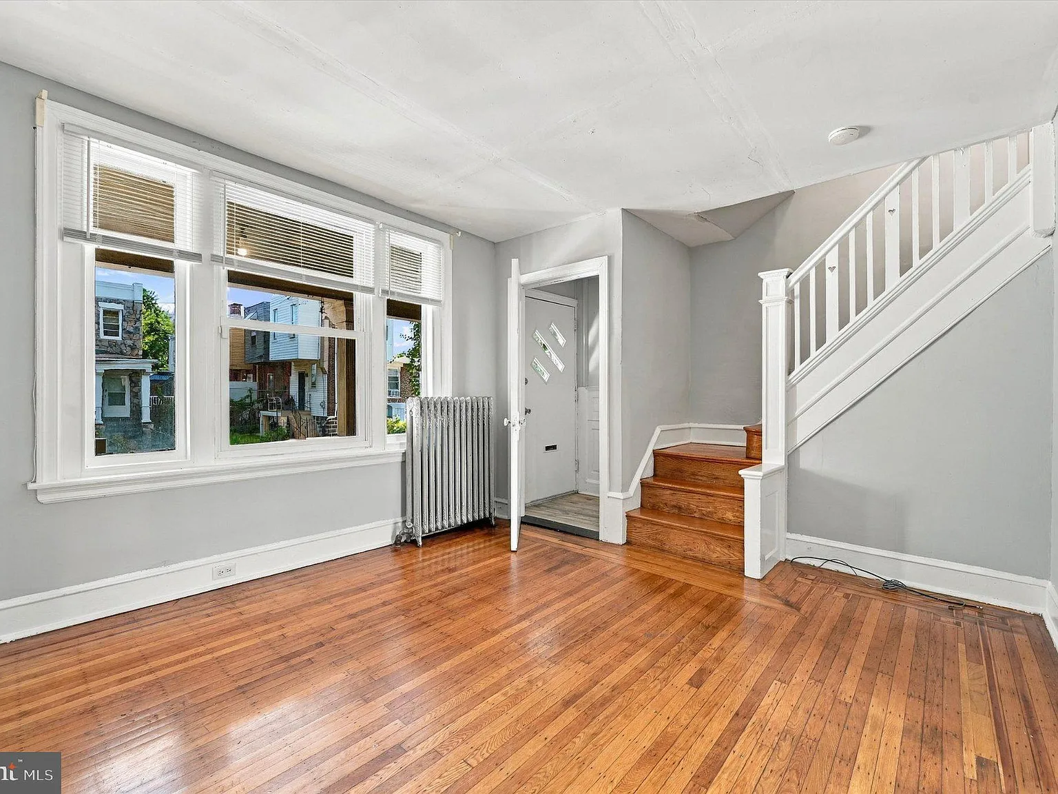 3 bed, 1.0 bath, 954 sqft, $1,750 — Photo 3