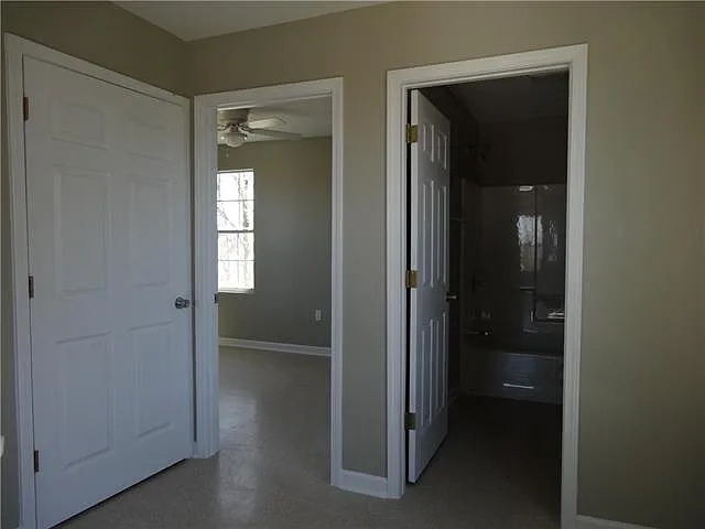 1121 Charbonnet St — Photo 5