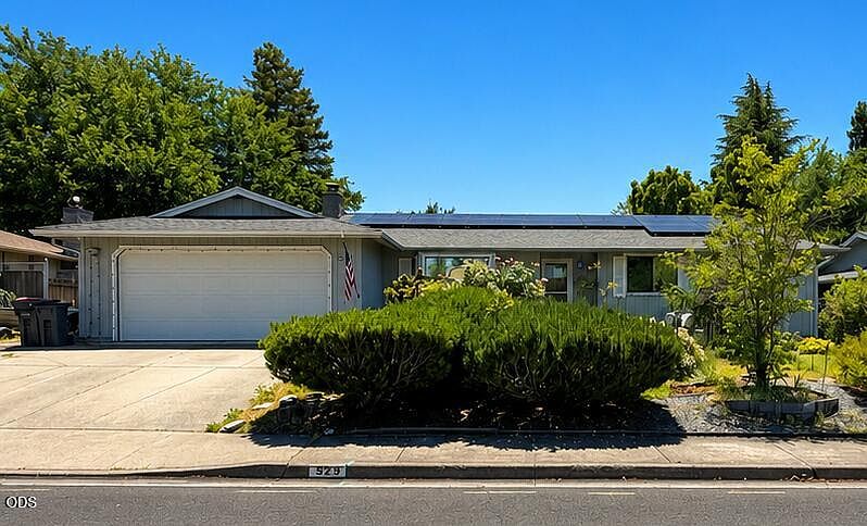 1st image of 523 Golf View Dr