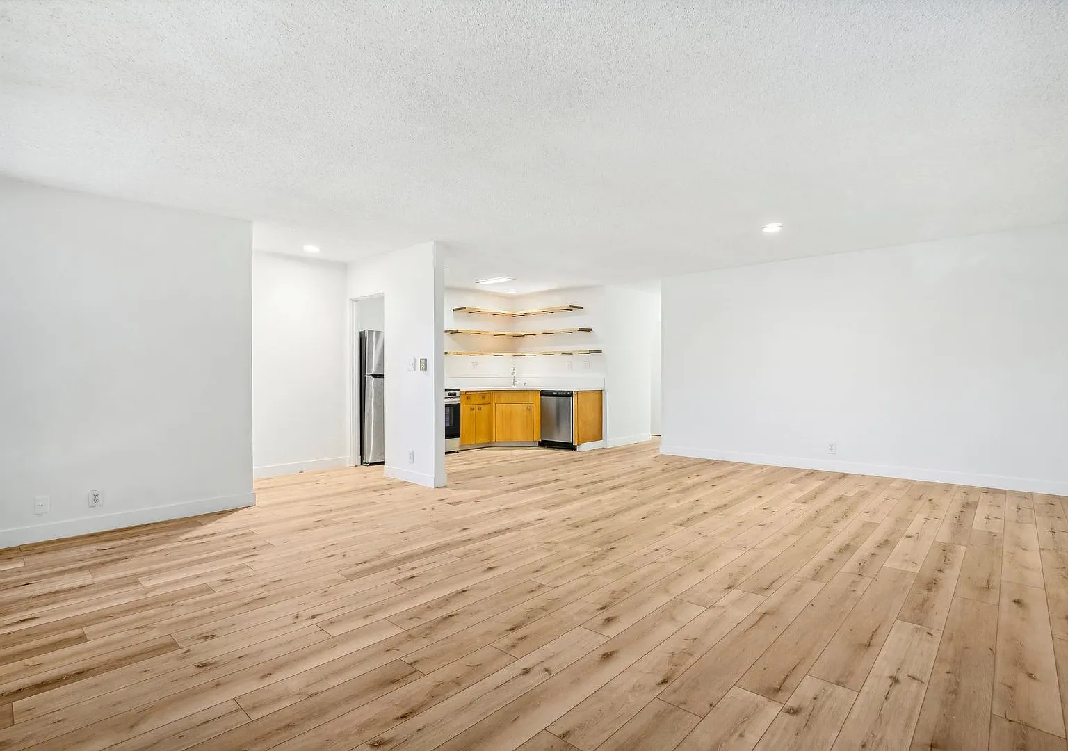 9000 Clifton Way — Photo 2