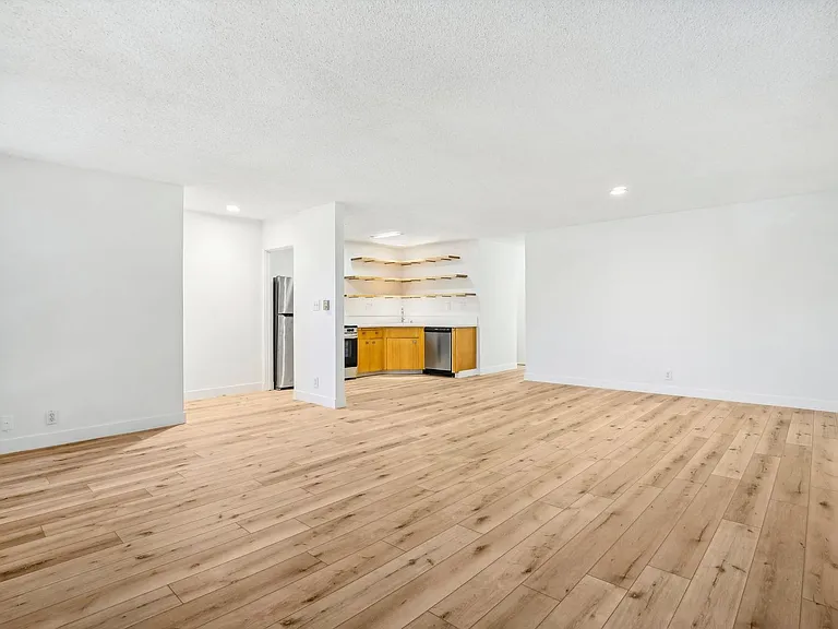 9000 Clifton Way — Photo 2