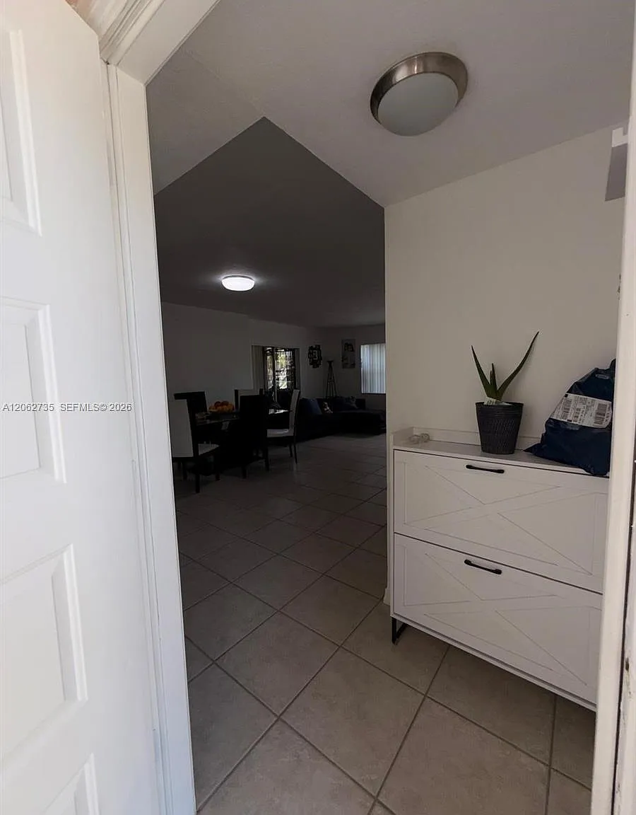 Royal Garden Condo — Photo 3