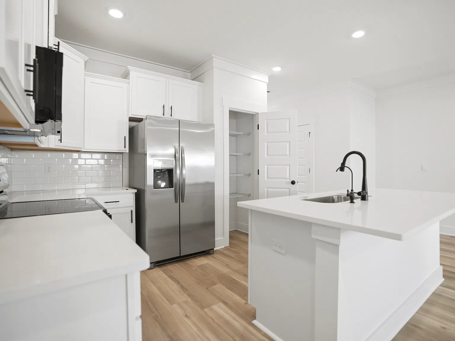 3 bed, 2.5 bath, 1459 sqft, $2,800 — Photo 2
