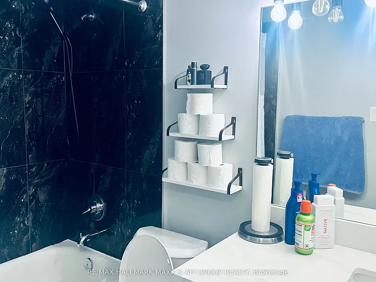 15390 Yonge St #201 — Photo 39