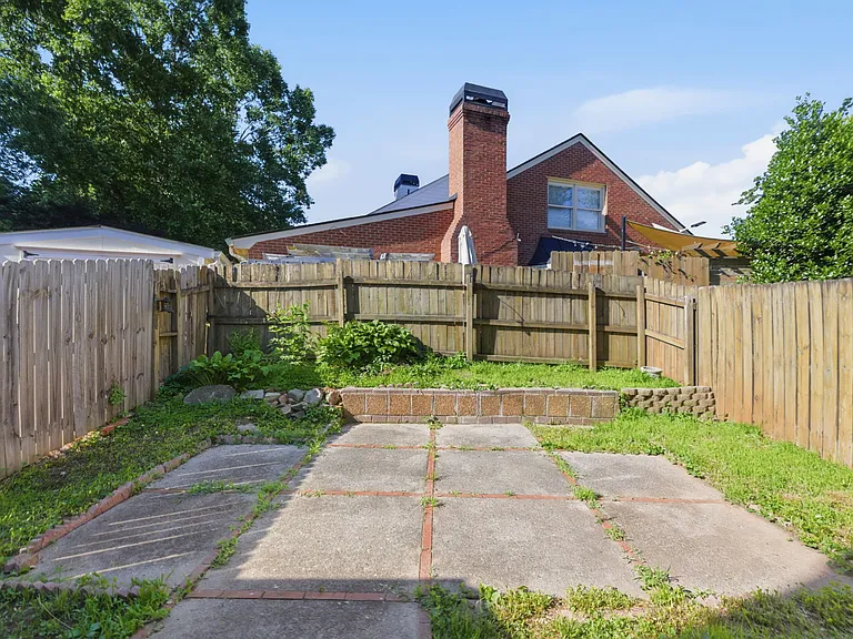 320 Forestgate Ct — Photo 31