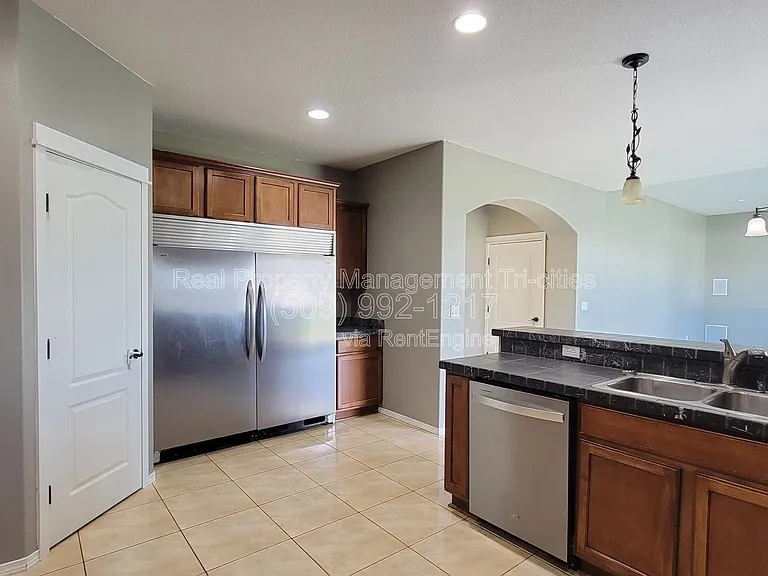 5017 Laredo Dr — Photo 7