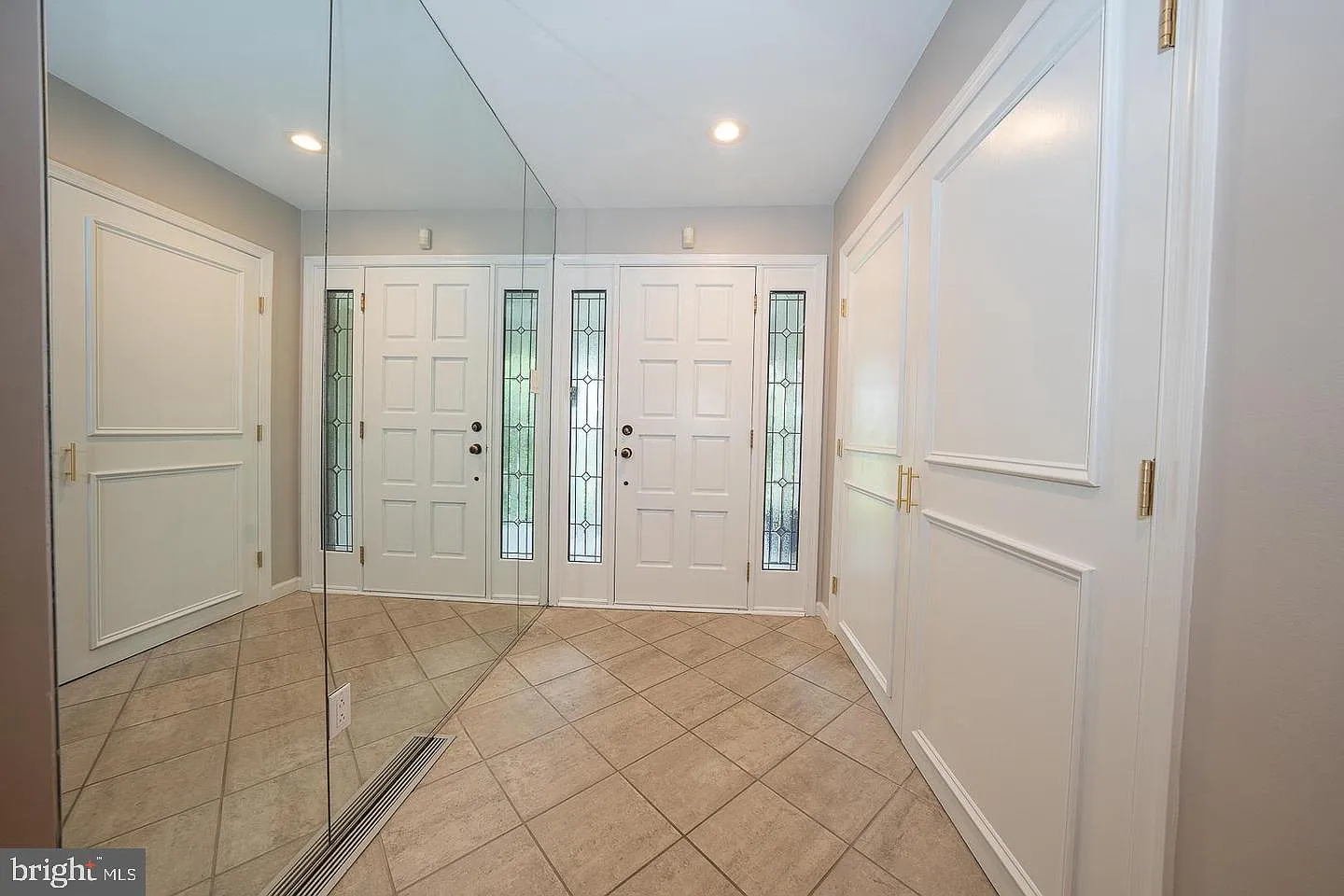 5 bed, 3.0 bath, 3169 sqft, $7,500 — Photo 3