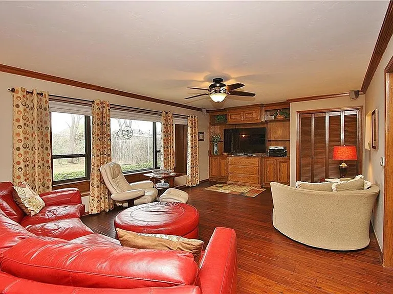 10301 Long Meadow Rd — Photo 11
