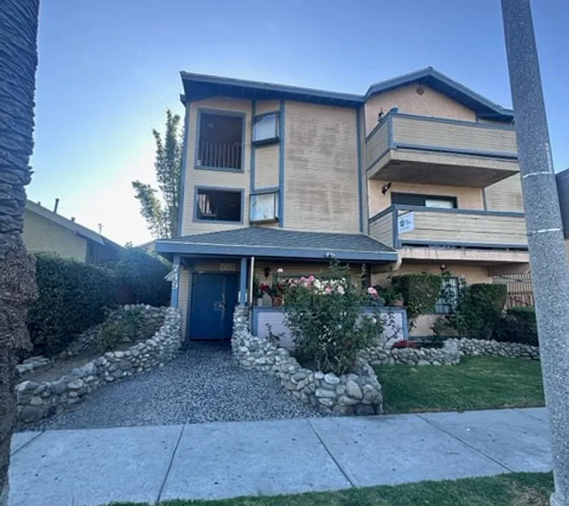 1725 Daly-Gardenia Apartments