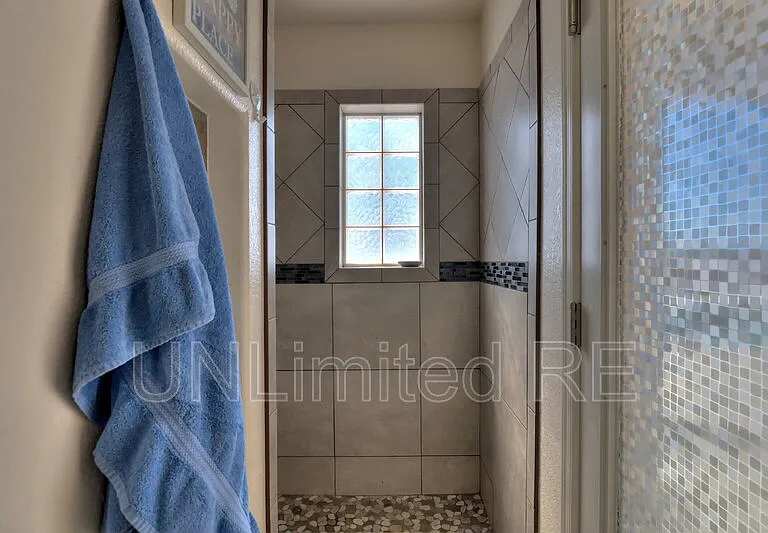 304 Acoma Blvd S — Photo 48