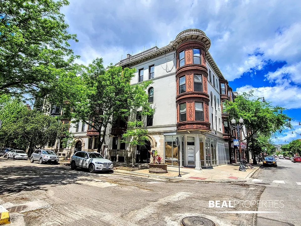600-06 W Surf St