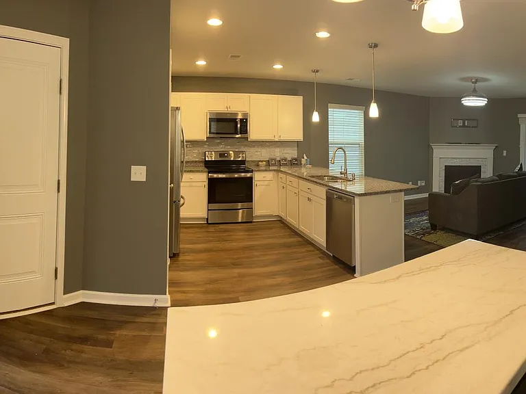 431 Kippen Ln — Photo 2
