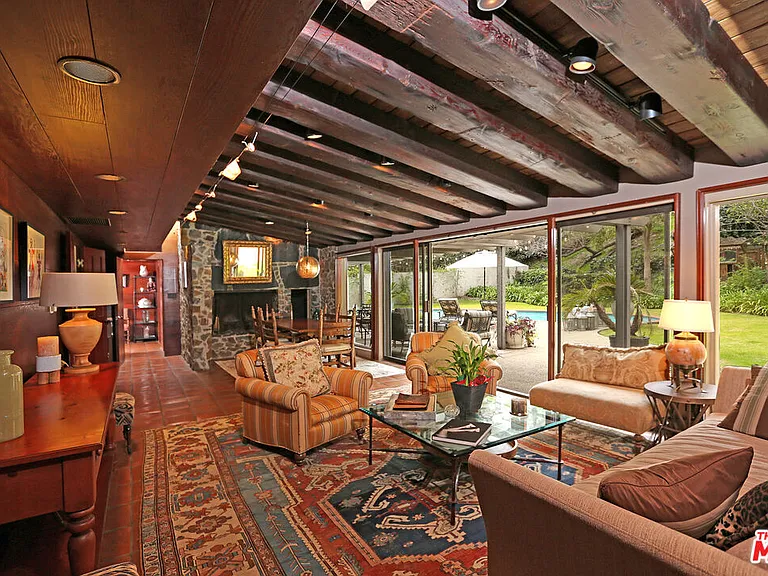 2673 Mandeville Canyon Rd — Photo 9