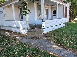 415 SW 3rd St, Abilene, KS 67410