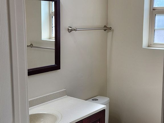 3rd image of 925 E Weldon Ave