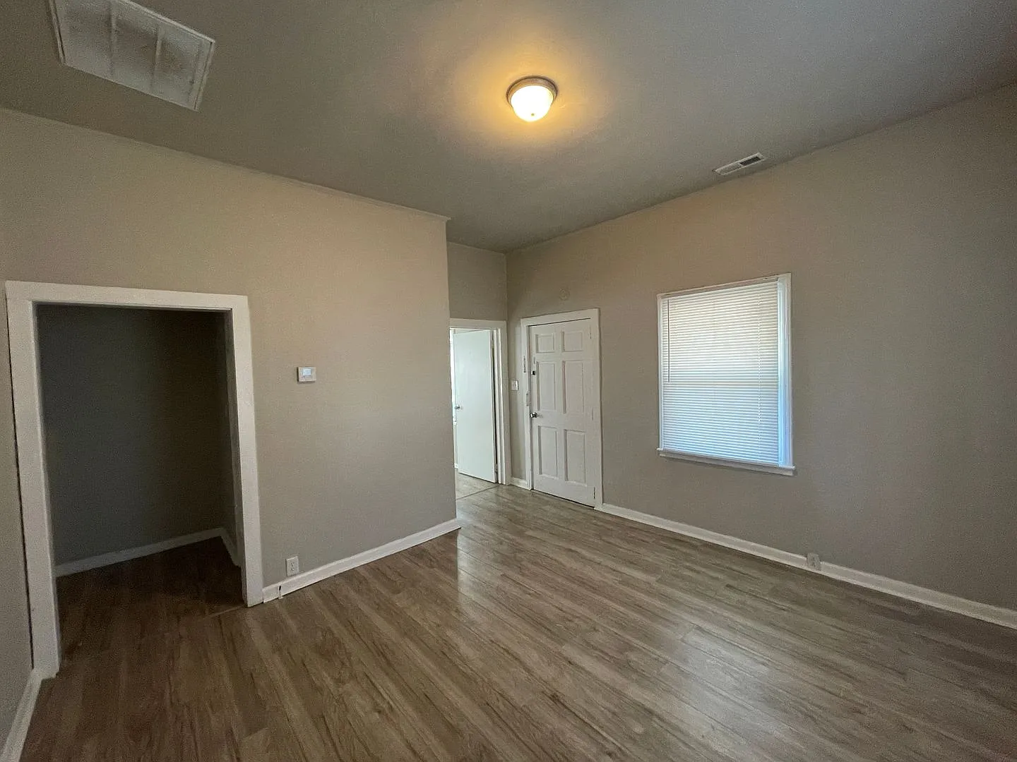 3 bedroom 2 bathroom renovated house available — Photo 3