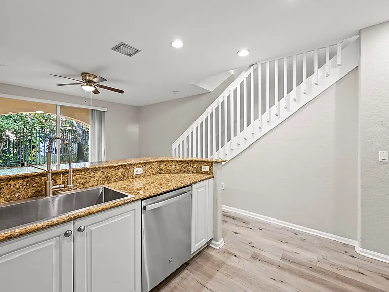 2827 SW 83rd Ter #102 — Photo 8