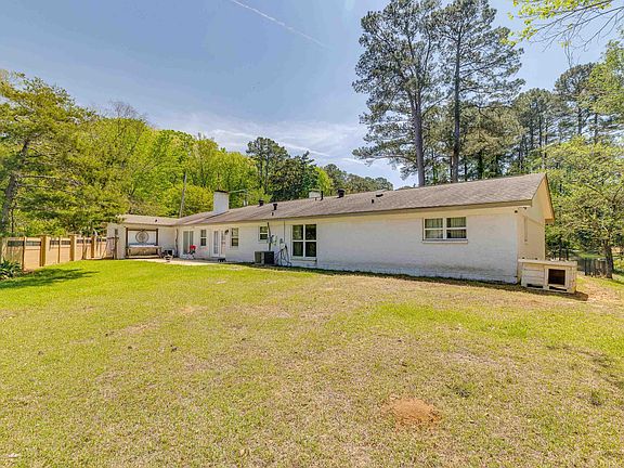 3rd image of 2802 Lakeview Dr