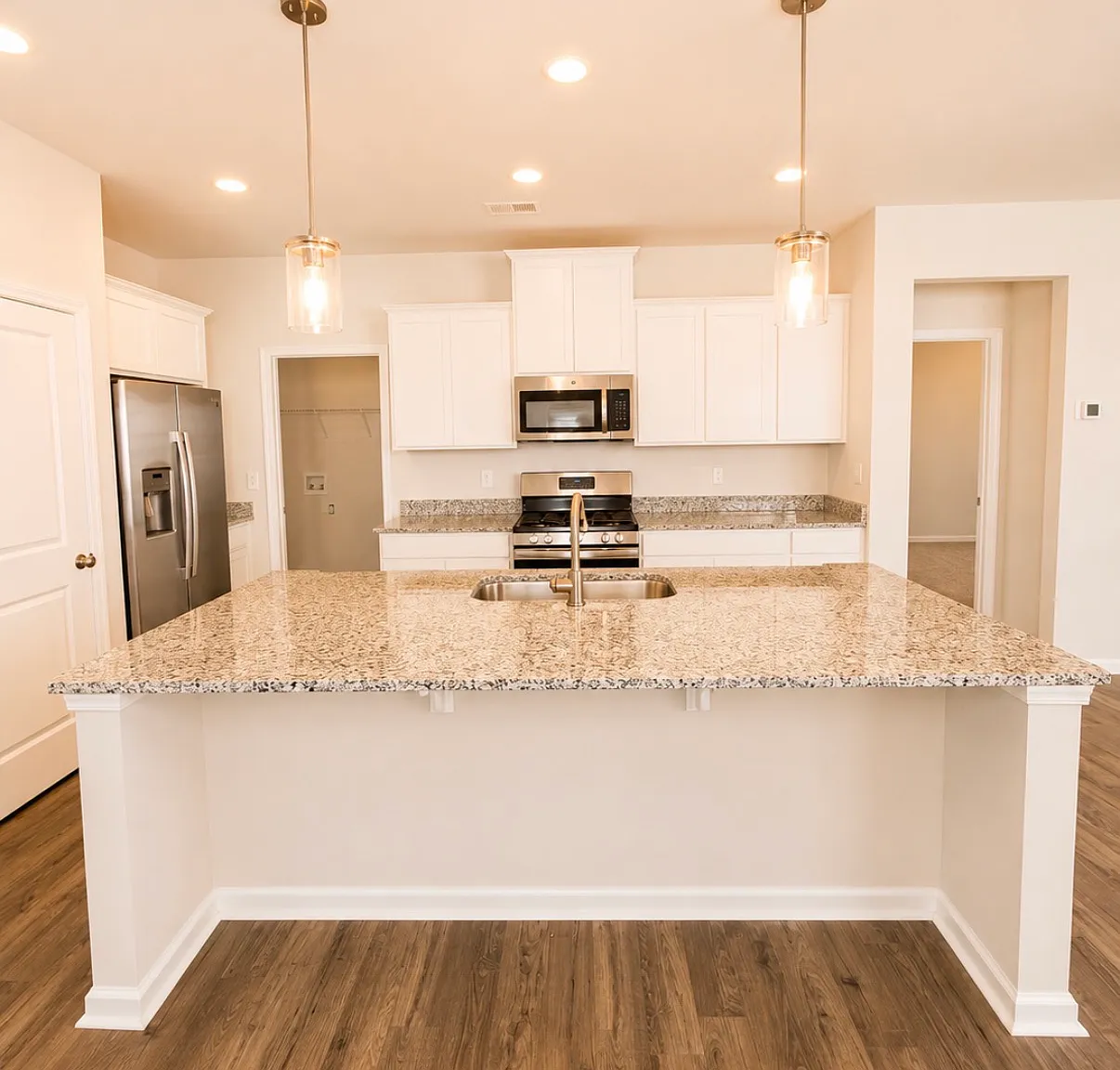4 bed, 2.5 bath, 2000 sqft, $2,400 — Photo 4