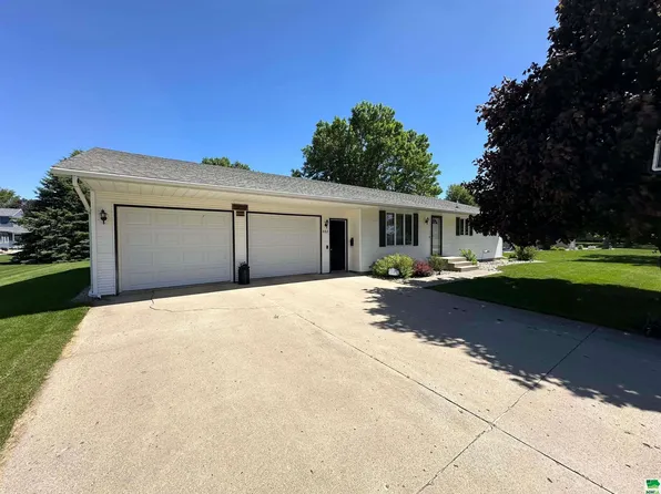 602 Petrich Ave, Sanborn, IA 51248