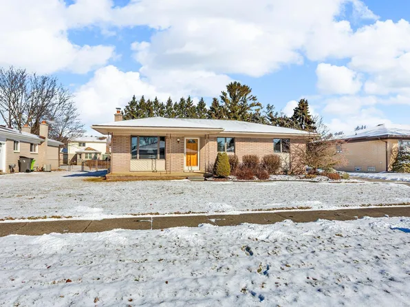 19637 Lloyd St, Clinton Township, MI 48038