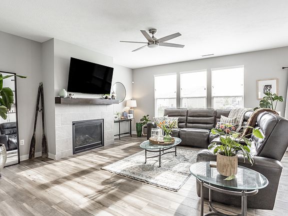 3rd image of 8822 Lester Pl