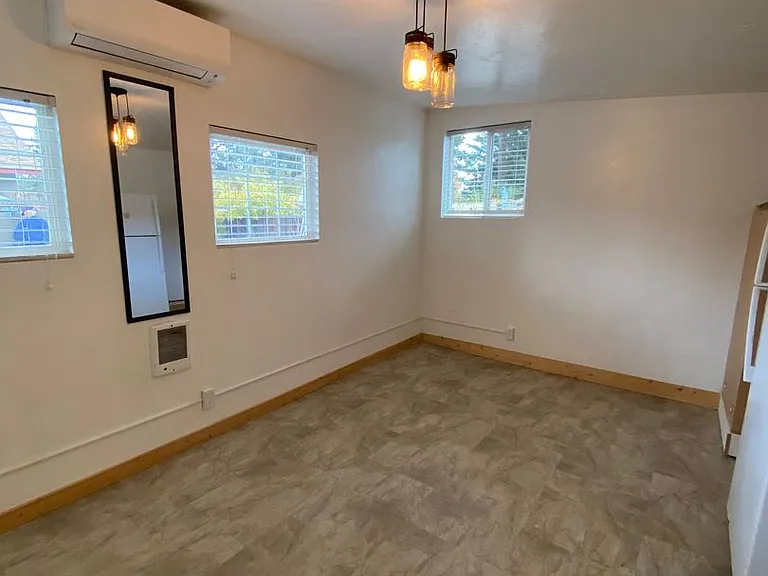 716 NE Quimby Ave — Photo 5