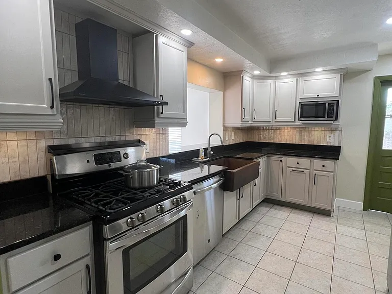 730 Glade Rd — Photo 36