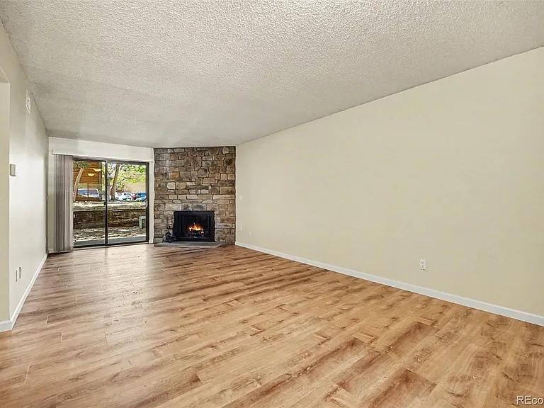 433 Wright St #103 — Photo 2