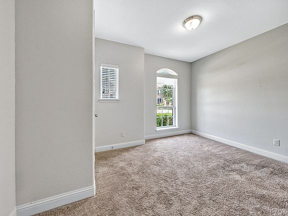 4th image of 1121 Ranch Gate Ln