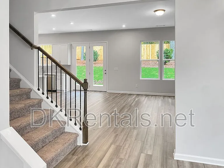 245 Birchwood Row — Photo 4