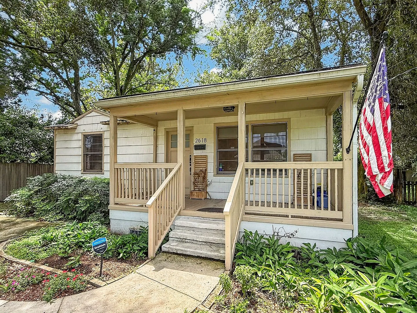 Charming Riverside Home! — Photo 2