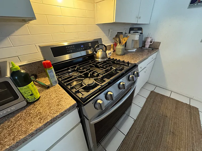 1050 Scott St #2 — Photo 2