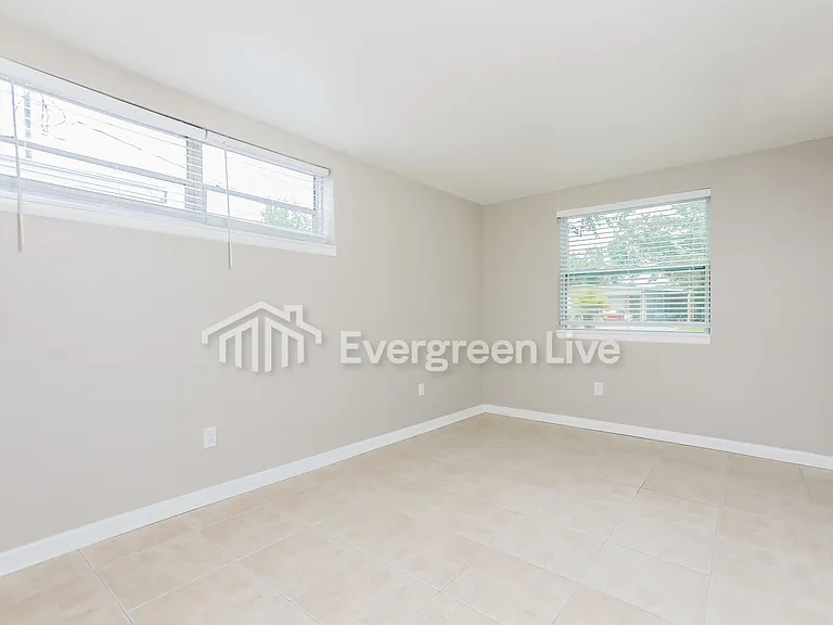 918 Hacienda Ct — Photo 7