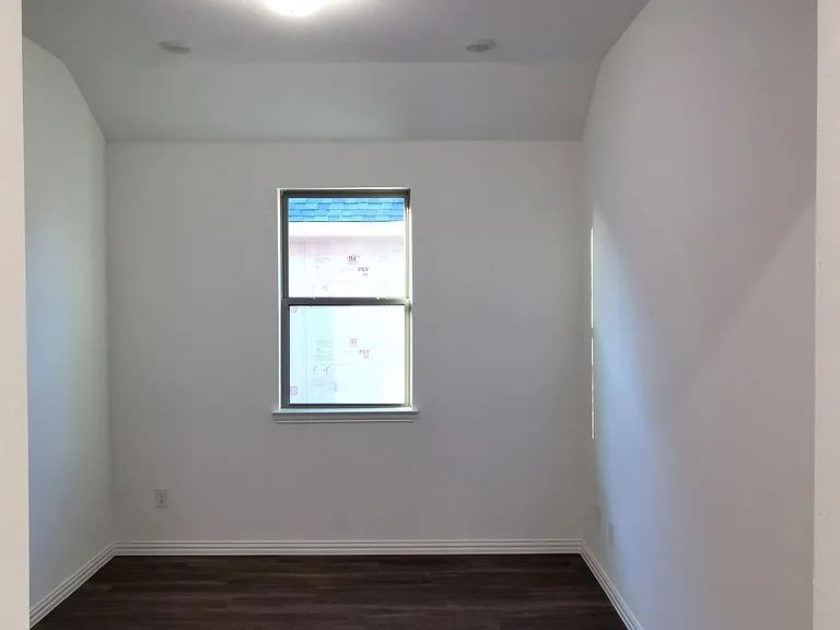 2405 Lovegrass Ln — Photo 11