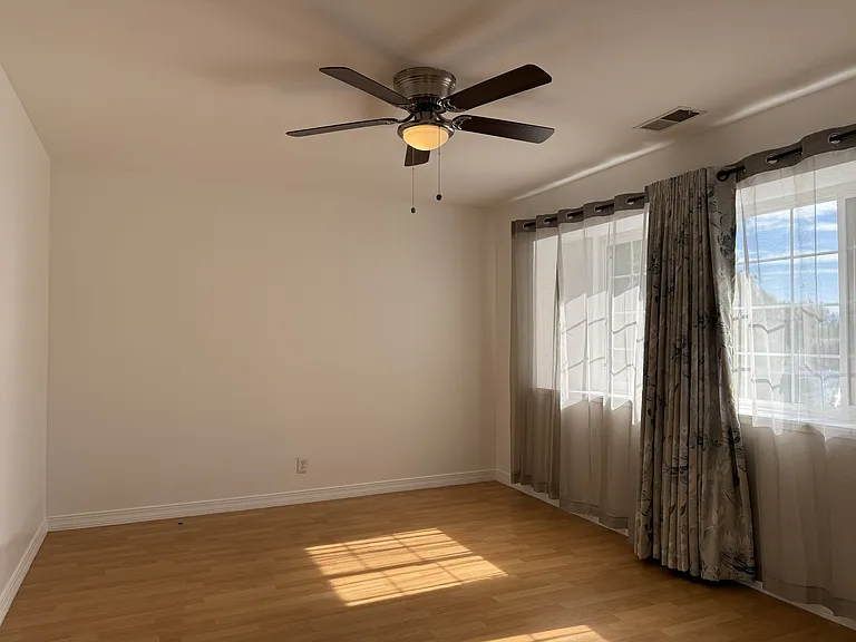 967 Miller Ave — Photo 4
