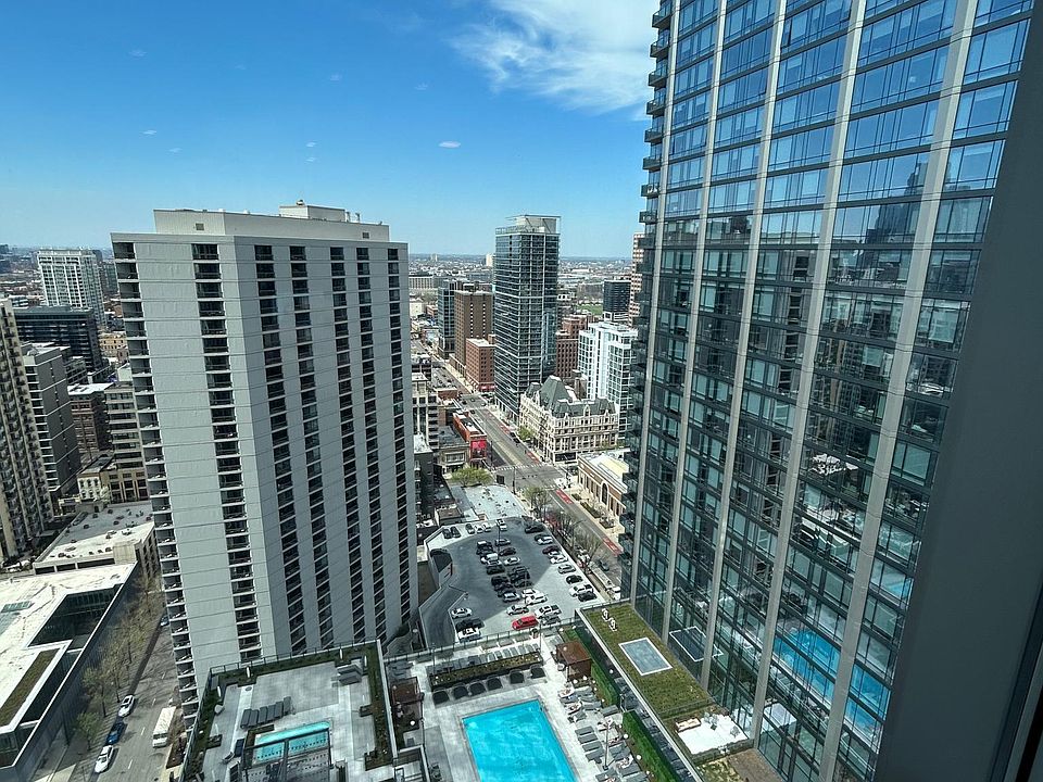 1st image of 10 E Superior St #4305