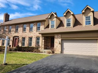 96 Brook Hill Ln, Vernon Hills, IL 60061