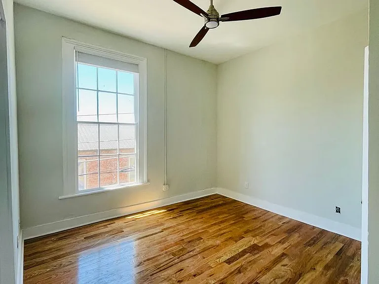 146 E Washington St — Photo 3