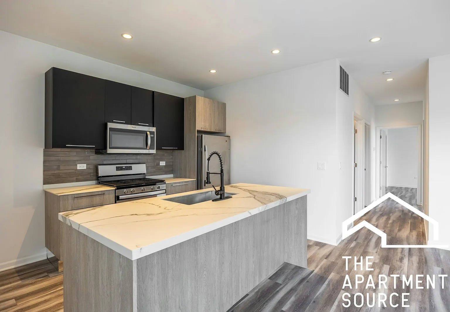2533 West Fullerton Avenue, Unit 5 — Photo 2