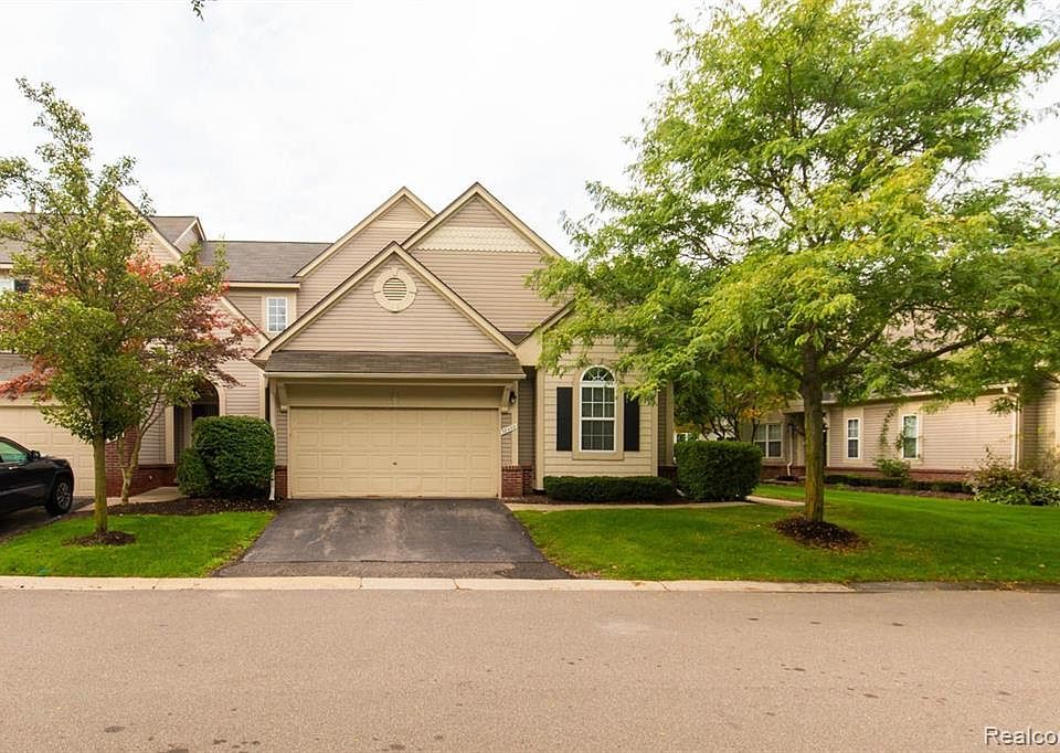 38492 Saratoga Cir, Farmington Hills, MI 48331 Zillow
