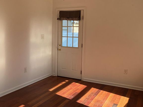 3rd image of 1056 River Rd