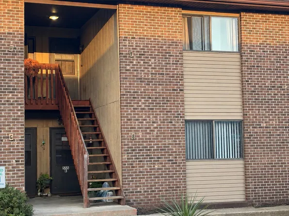 555 Central Parkway Rd APT F, Woodstock, IL 60098