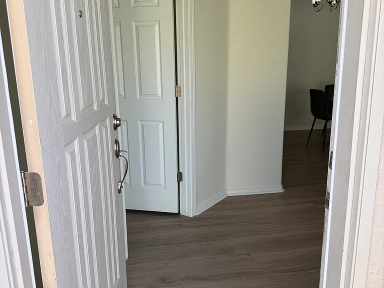 1600 Bradley Ct — Photo 4