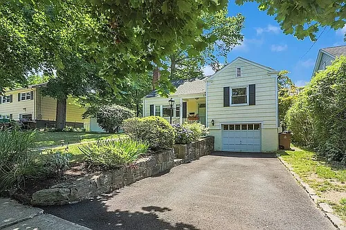 135 4th St Photo 1